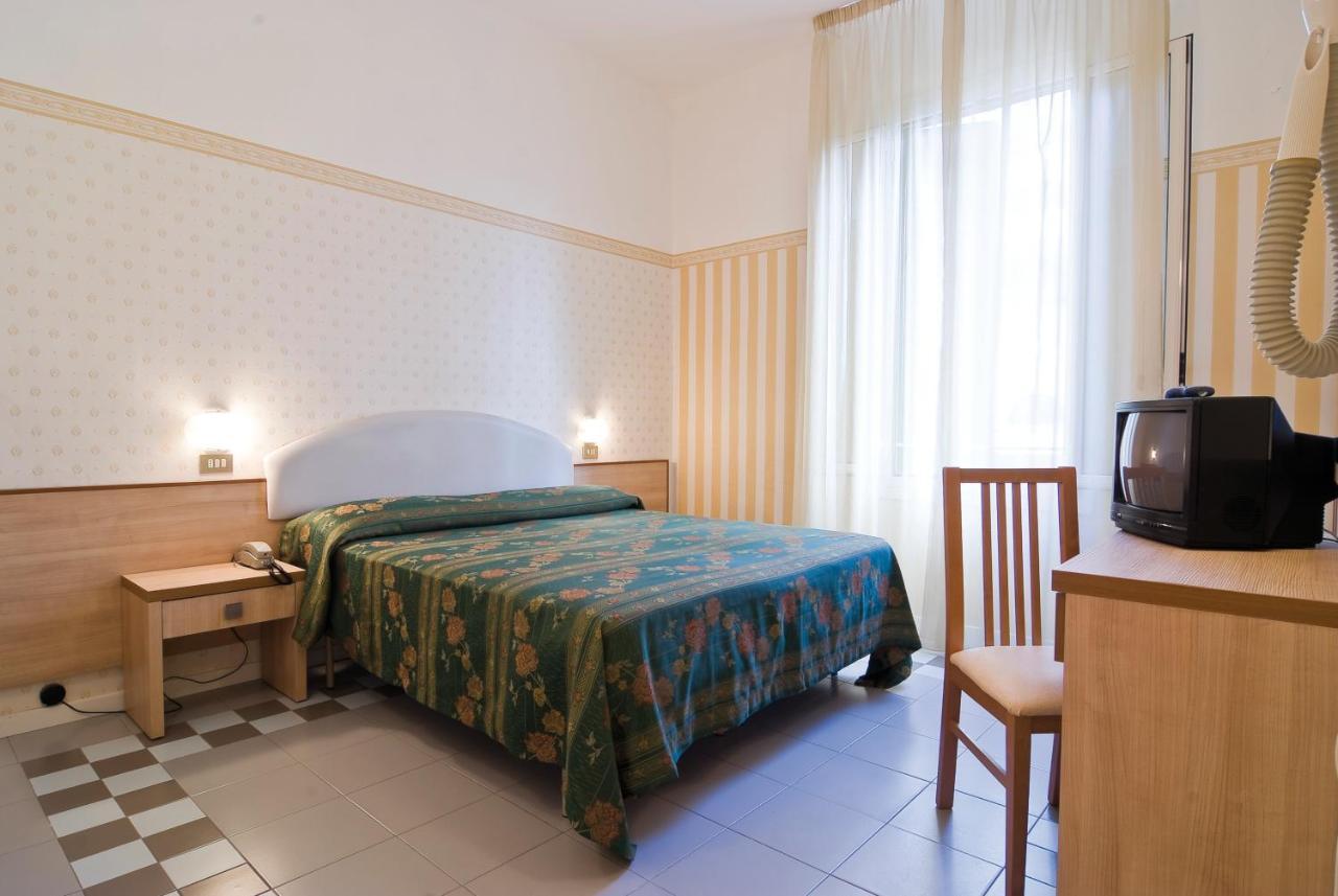 Hotel Loris - Valentini Family Village 贝拉里亚-伊贾马里纳 外观 照片