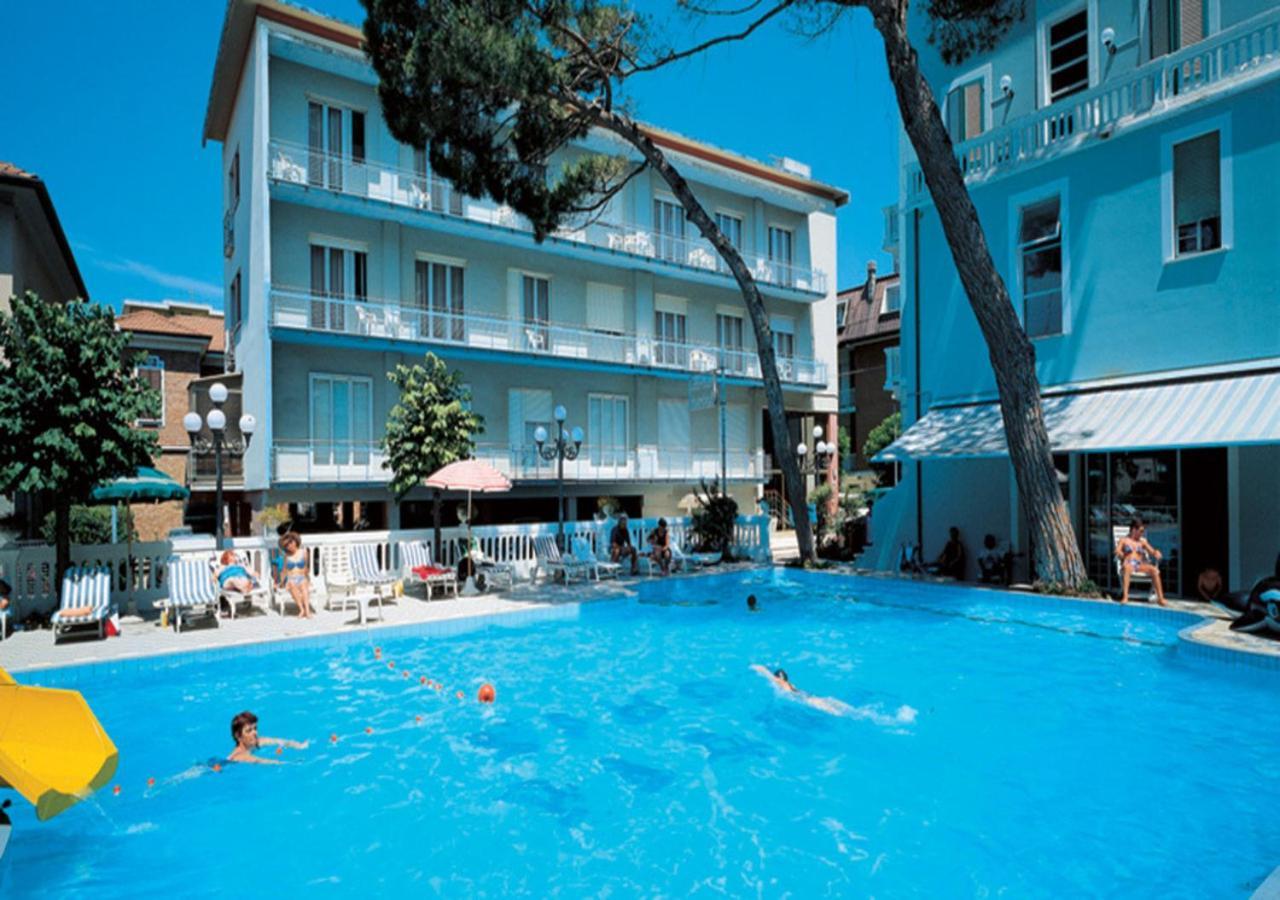 Hotel Loris - Valentini Family Village 贝拉里亚-伊贾马里纳 外观 照片